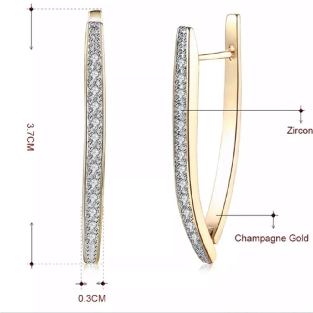 Luxury 18K Gold Plated V-Shaped Earrings New - Picture 3 of 4